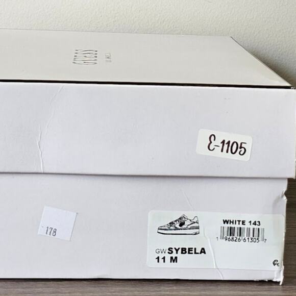 GUESS Women's Sybela Lace Up Round Toe Causal Sneakers Size 11 White NWT - Picture 7 of 7